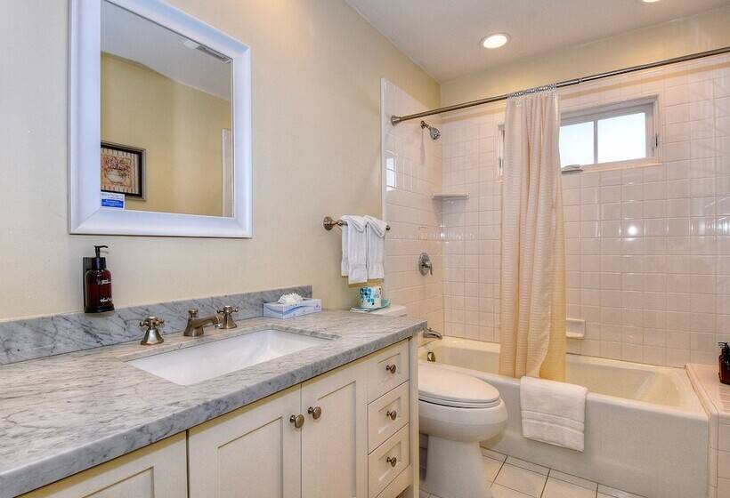 فندق Carmel Green Lantern Inn