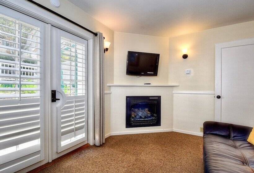 فندق Carmel Green Lantern Inn