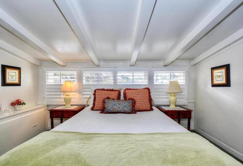 فندق Carmel Green Lantern Inn