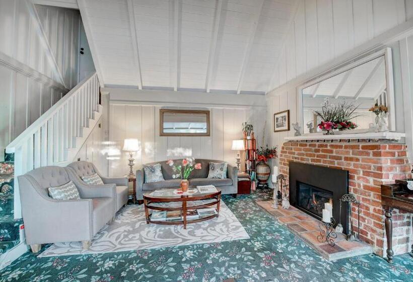 ホテル Carmel Green Lantern Inn