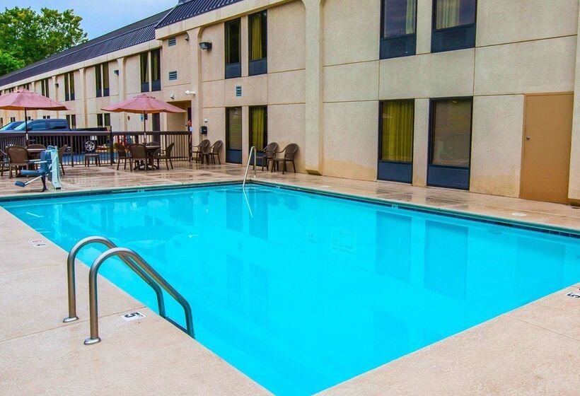 هتل Clarion Inn Near Lookout Mountain