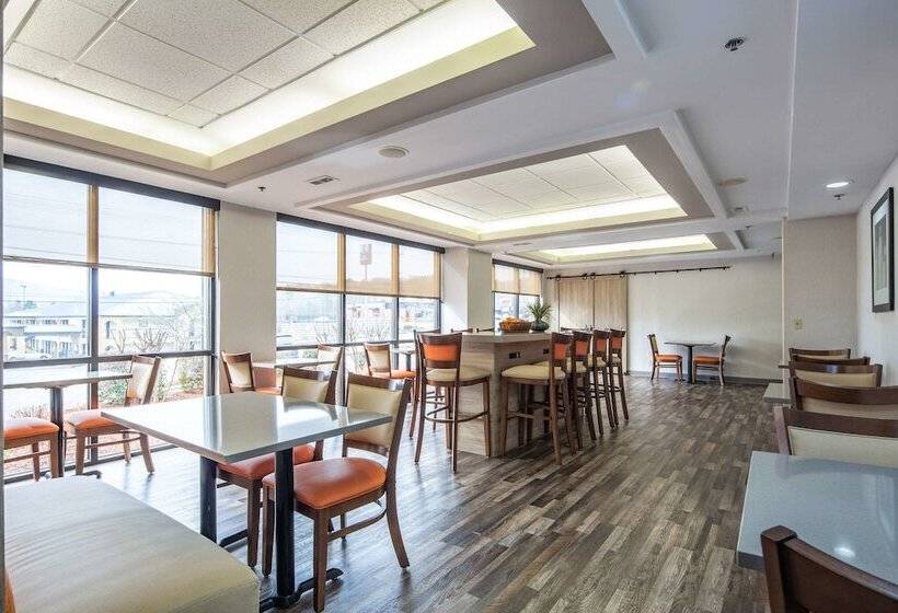 هتل Clarion Inn Near Lookout Mountain