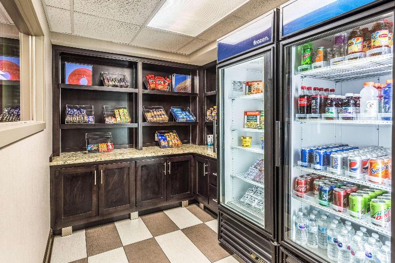 Отель Clarion Pointe Huntsville Research Park