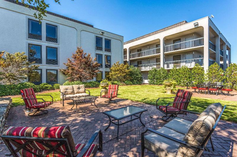 Отель Clarion Pointe Huntsville Research Park