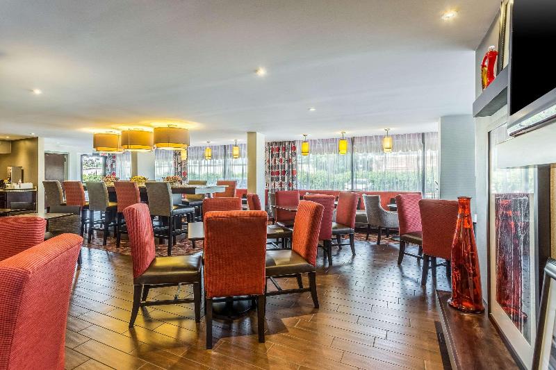 Отель Clarion Pointe Huntsville Research Park