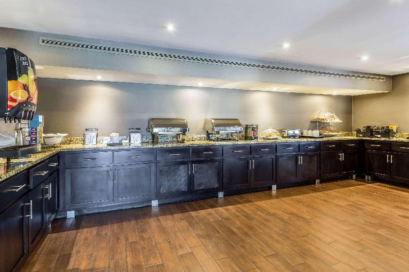 Отель Clarion Pointe Huntsville Research Park