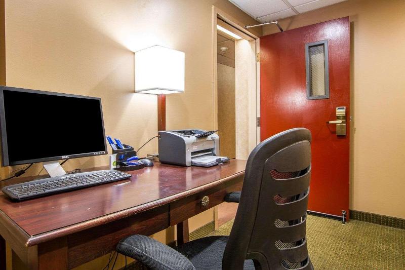 هتل Comfort Inn I 10 West At 51st Ave