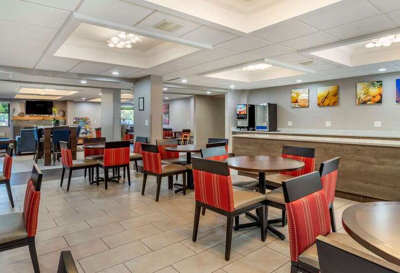 בית מלון כפרי Comfort Inn Near Greenfield Village