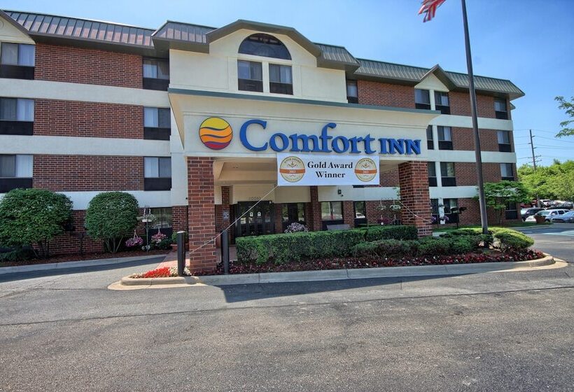 فندق Comfort Inn Near Greenfield Village
