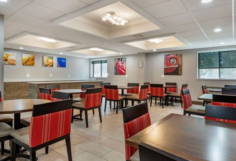 בית מלון כפרי Comfort Inn Near Greenfield Village