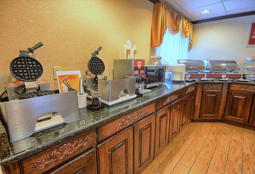 בית מלון כפרי Comfort Inn Near Greenfield Village