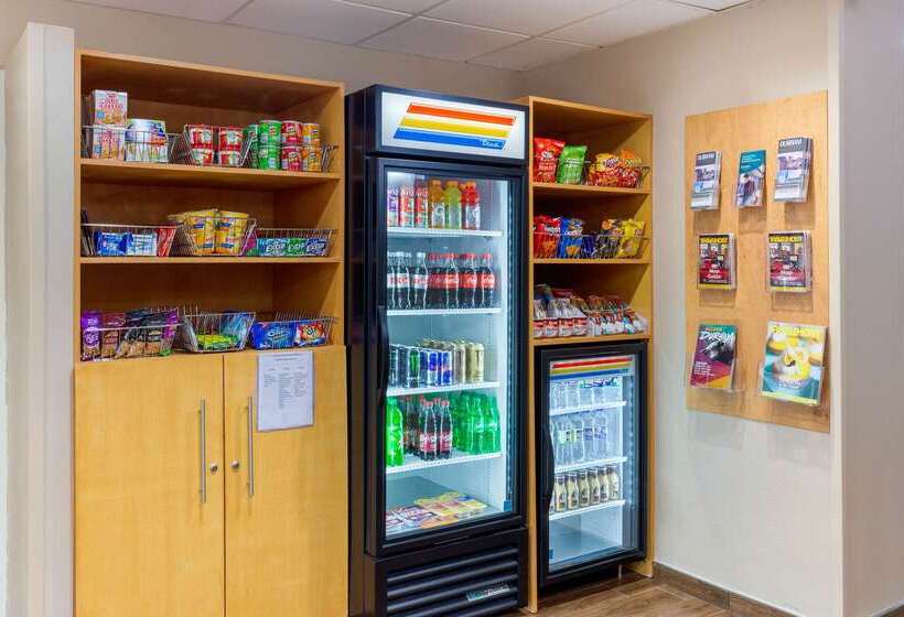 هتل Comfort Inn & Suites Durham Near Duke University