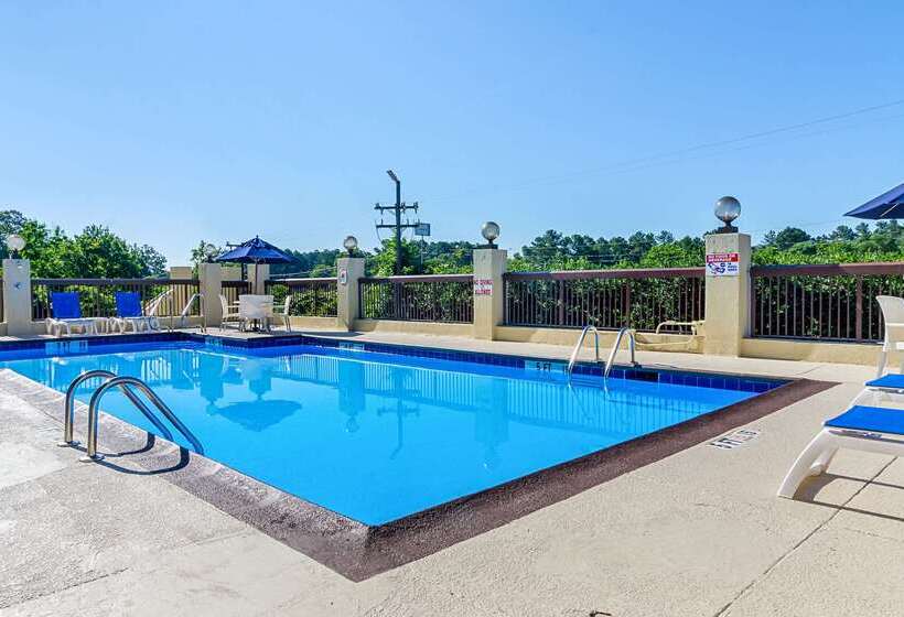 בית מלון כפרי Comfort Inn & Suites Durham Near Duke University