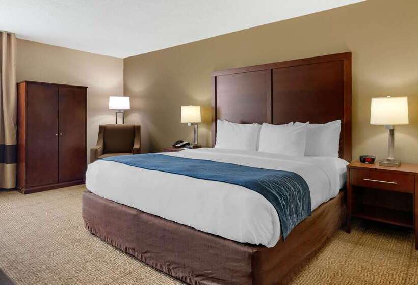 هتل Comfort Inn & Suites Durham Near Duke University