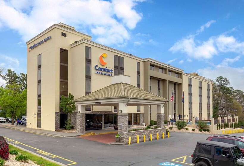 בית מלון כפרי Comfort Inn & Suites Durham Near Duke University