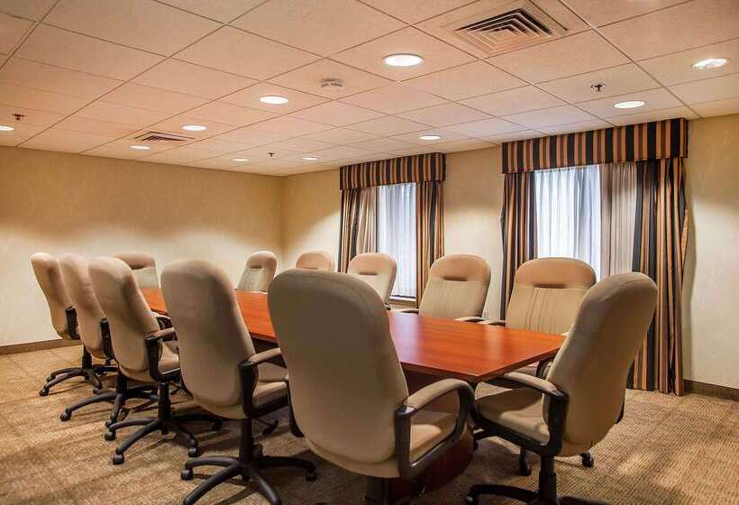 فندق Comfort Inn & Suites Somerset  New Brunswick