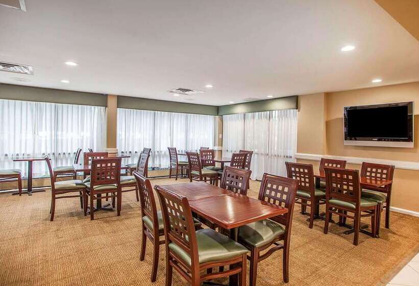 فندق Comfort Inn & Suites Somerset  New Brunswick