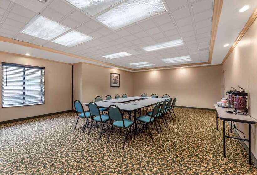 فندق Comfort Inn & Suites Warsaw Near Us30