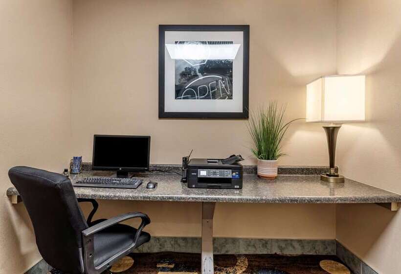 فندق Comfort Inn & Suites Warsaw Near Us30