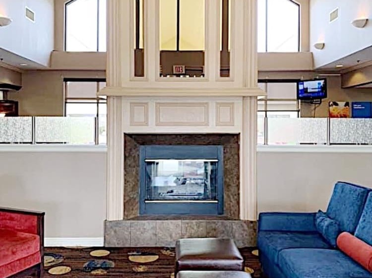 فندق Comfort Inn & Suites Warsaw Near Us30