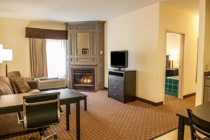 فندق Comfort Inn & Suites Warsaw Near Us30