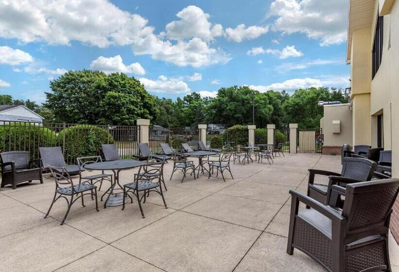 فندق Comfort Inn & Suites Warsaw Near Us30