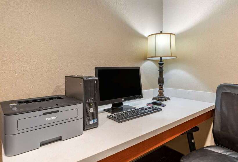 호텔 Comfort Inn Wings Stadium