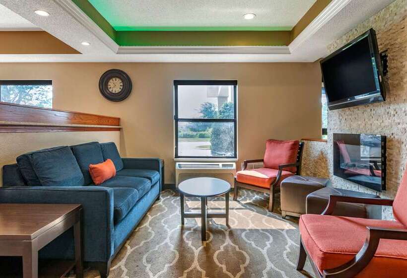 هتل Comfort Inn Wings Stadium