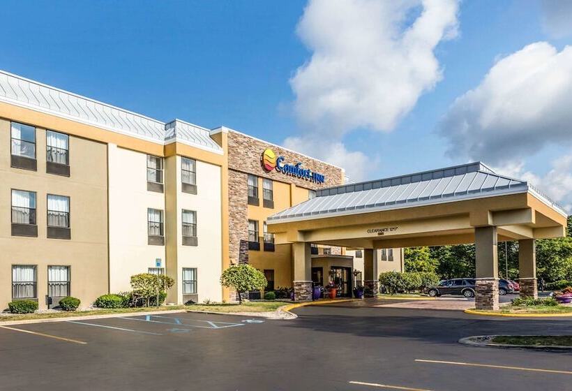 호텔 Comfort Inn Wings Stadium