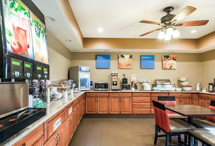 호텔 Comfort Inn Wings Stadium