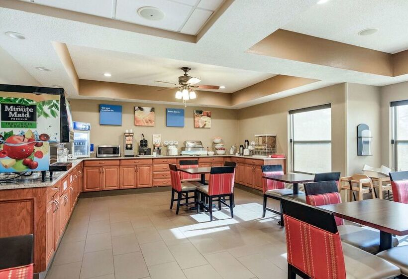 호텔 Comfort Inn Wings Stadium