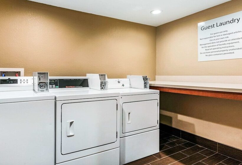 호텔 Comfort Inn Wings Stadium