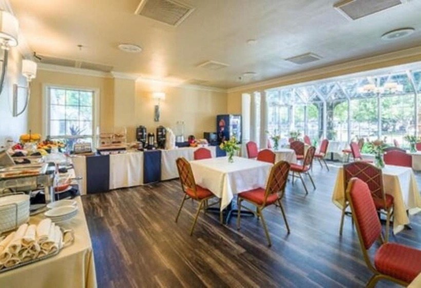 Cooper Hotel Conference Center & Spa