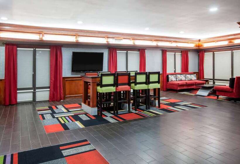 Hotel Days Inn & Suites By Wyndham Tyler