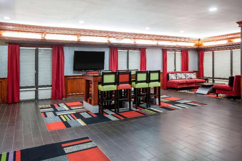 Hotel Days Inn & Suites By Wyndham Tyler