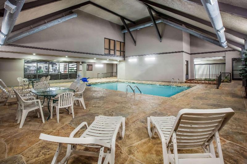 هتل Days Inn & Suites By Wyndham Tyler