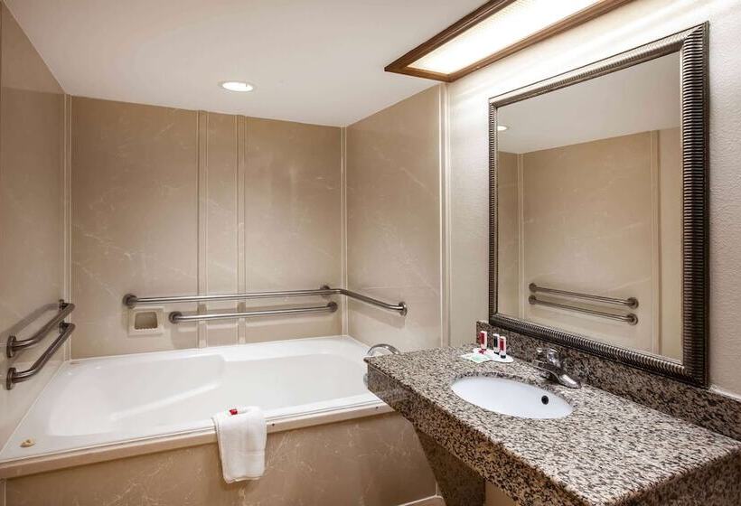 Hotel Days Inn & Suites By Wyndham Tyler