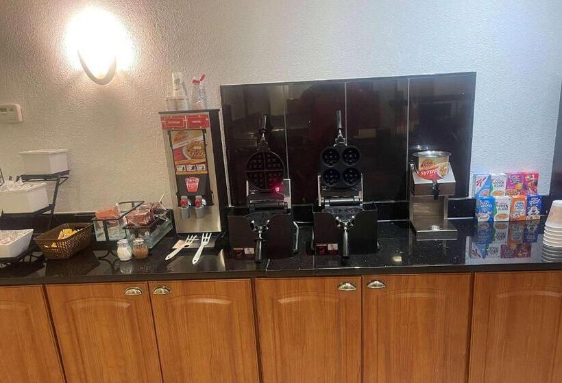 فندق Days Inn By Wyndham Englewood Dayton Airport