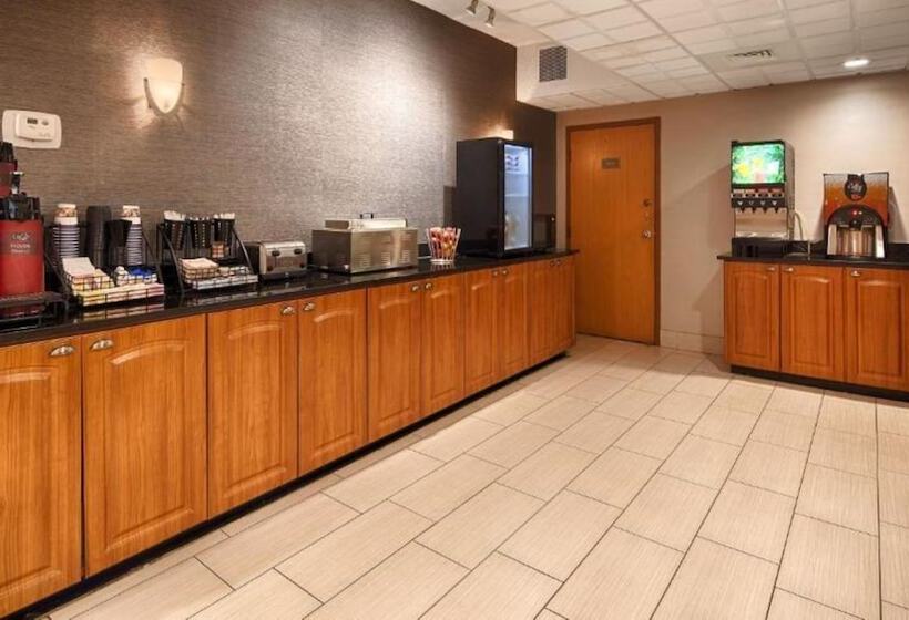 فندق Days Inn By Wyndham Englewood Dayton Airport