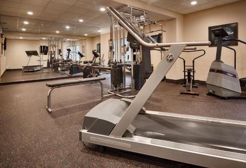 فندق Days Inn By Wyndham Englewood Dayton Airport