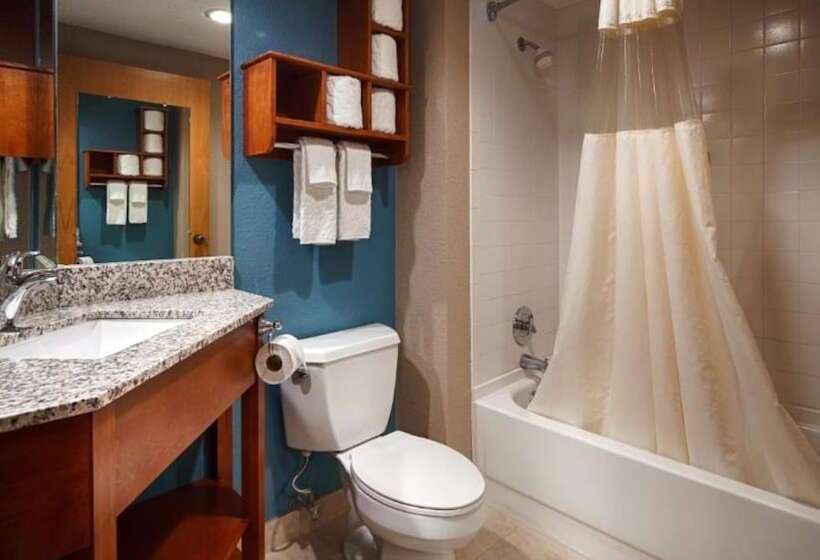 فندق Days Inn By Wyndham Englewood Dayton Airport