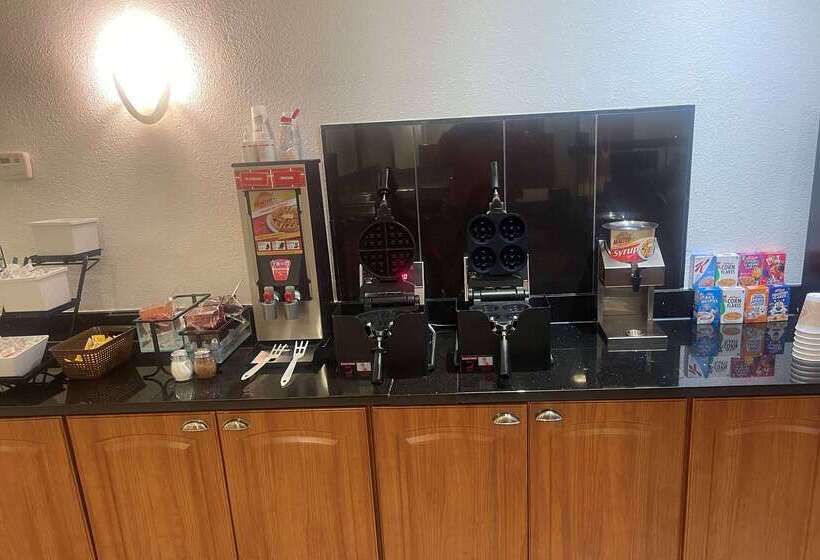 فندق Days Inn By Wyndham Englewood Dayton Airport