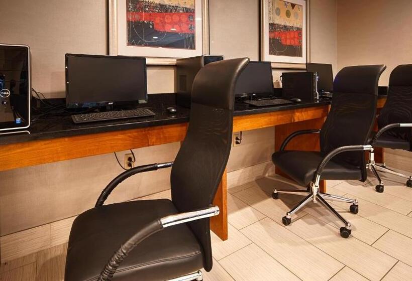 فندق Days Inn By Wyndham Englewood Dayton Airport