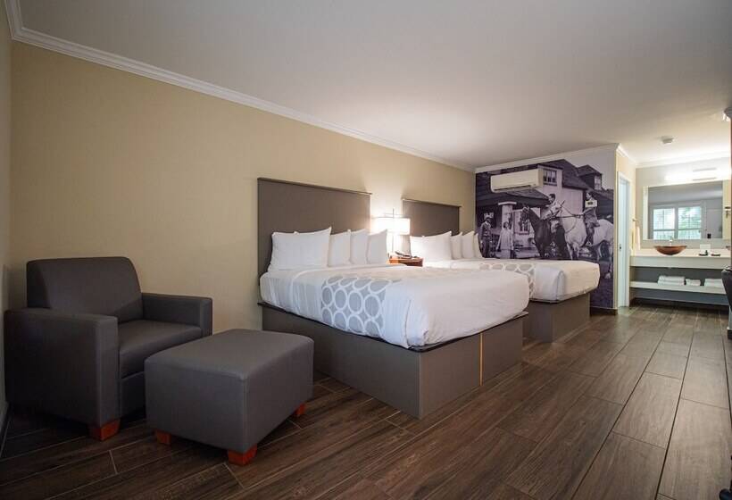 فندق Equus Inn I75