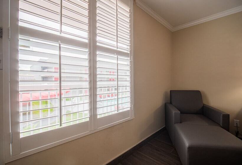 فندق Equus Inn I75