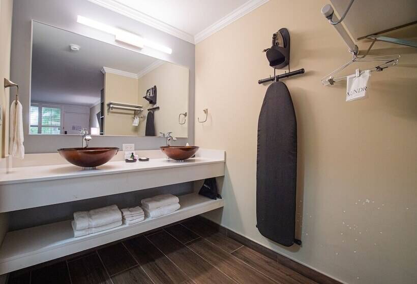 فندق Equus Inn I75