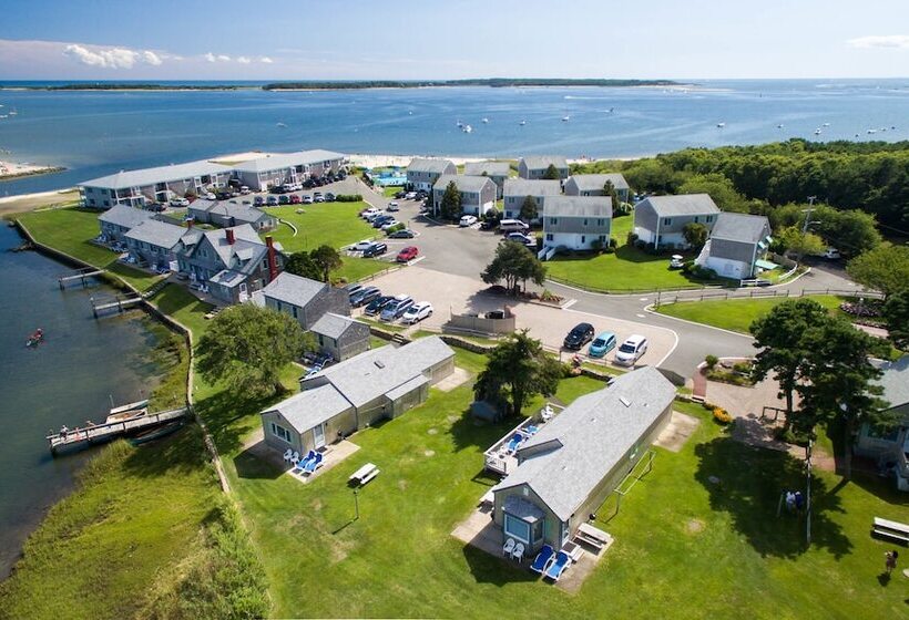 בית מלון כפרי Green Harbor Resort