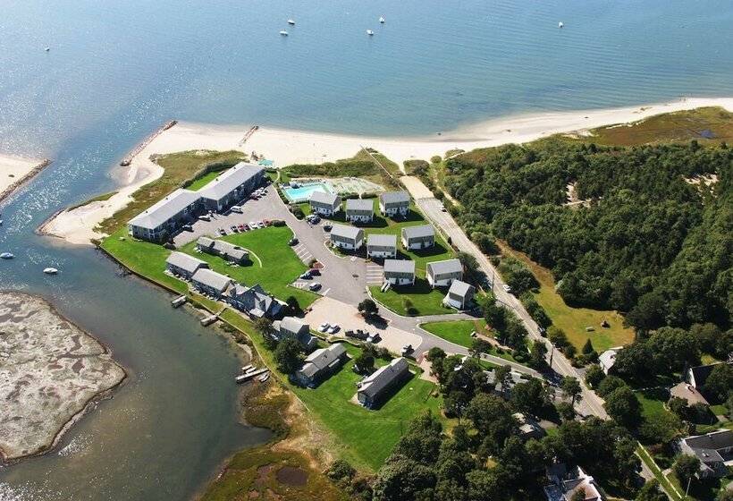 בית מלון כפרי Green Harbor Resort