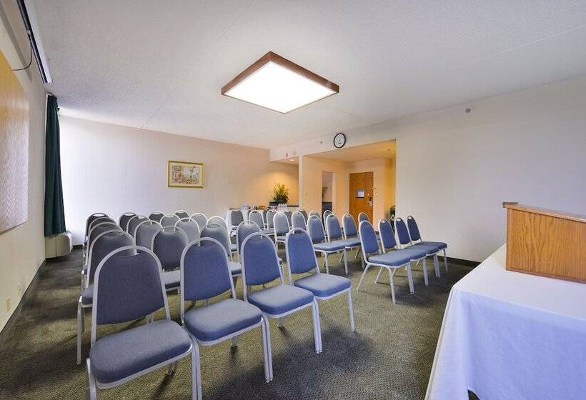 Greenstay Hotel & Suites Central