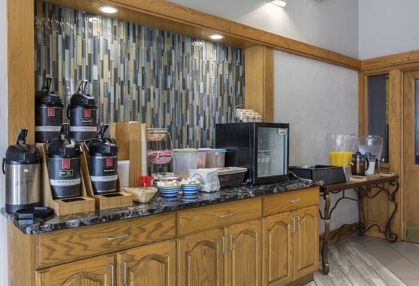 Greenstay Hotel & Suites Central